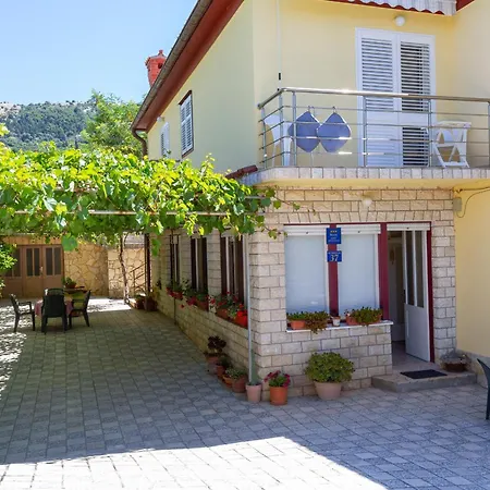 & Sanja Apartman Rab Town